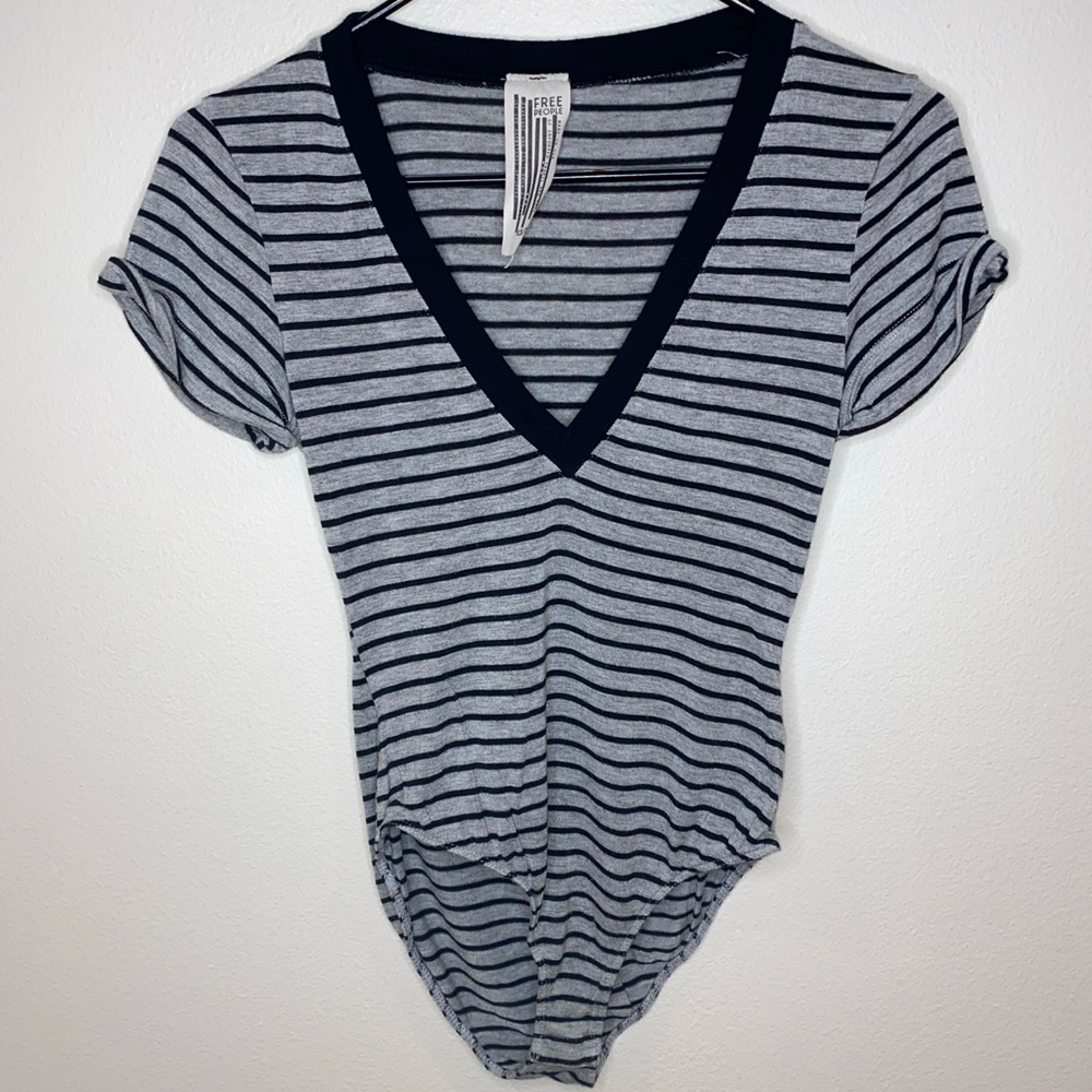 Free People Me Oh My Black & Grey Striped V-Neck Jersey Stretch Bodysuit Size XS - Picture 2 of 8